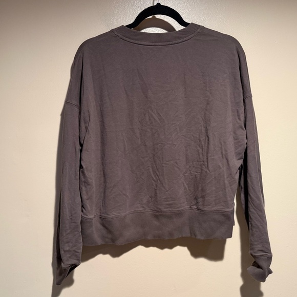 Vuori Women’s Laguna Henley - Picture 8 of 9